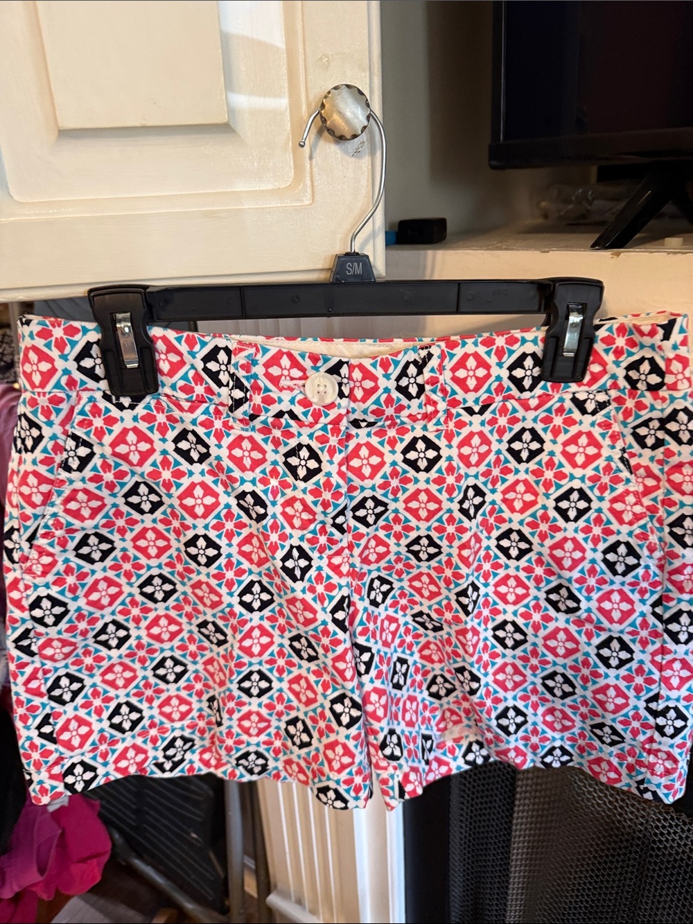 crown & ivy Coral Pink Geometric Print Shorts